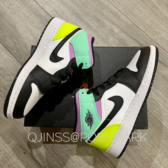 Air Jordan 1 Mid GS New - Picture 8 of 8